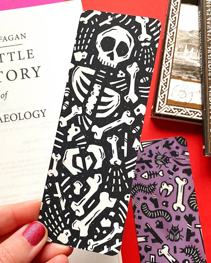 Discover the Skeleton Archaeology Bookmark – featuring double-sided skeleton and dig designs with a luxurious velvet matte coating. Perfect for history buffs and book lovers, this 14.8 x 5.2 cm bookmark is professionally printed in the UK!