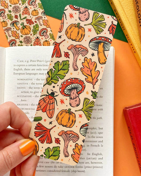 Add a touch of autumn to your reading with this beautifully illustrated Autumn Pattern Bookmark. Featuring pumpkins, mushrooms, and leaves, it’s printed on luxurious 400gsm silk card stock with a matte velvet finish. Perfect for book lovers and cosy autumn vibes!