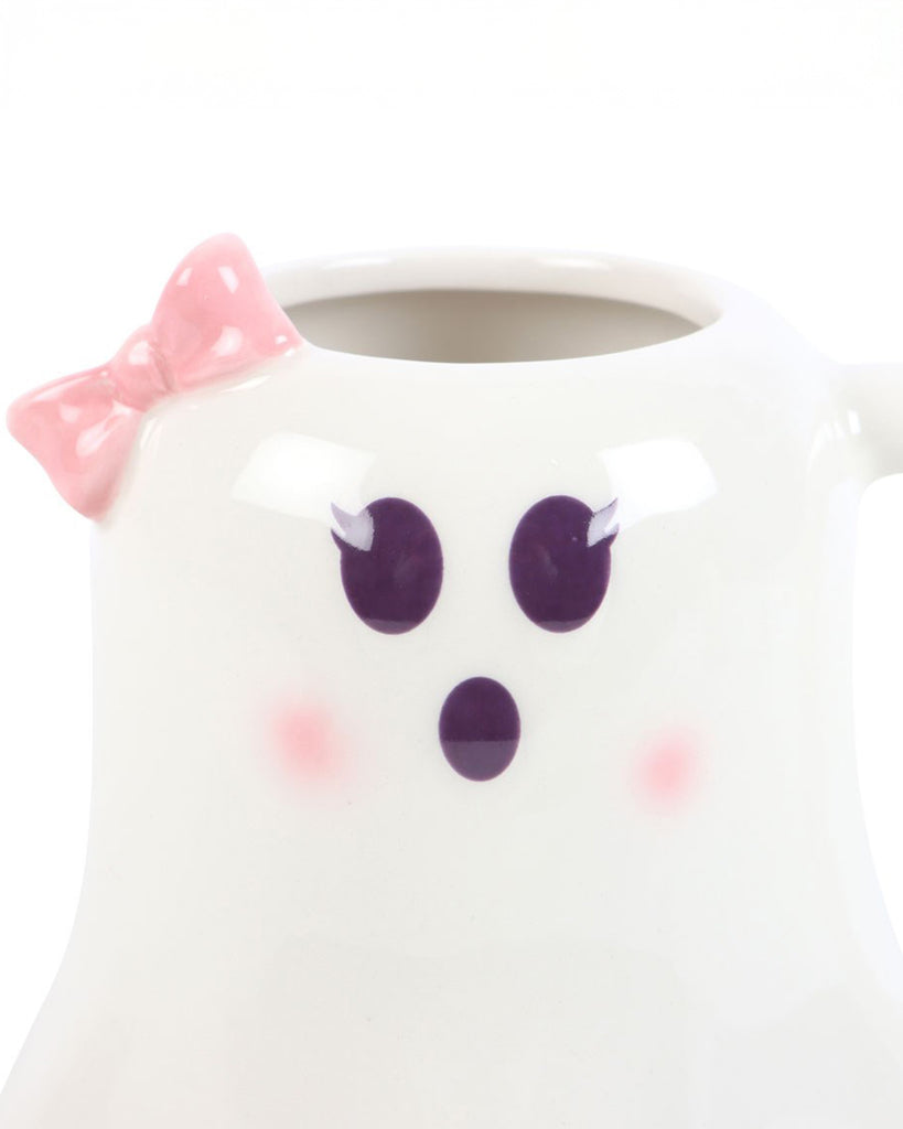 Detailed view of the Mrs Boo mug’s face with large eyes, a surprised mouth, blushing cheeks, and a pink bow on the top left side.