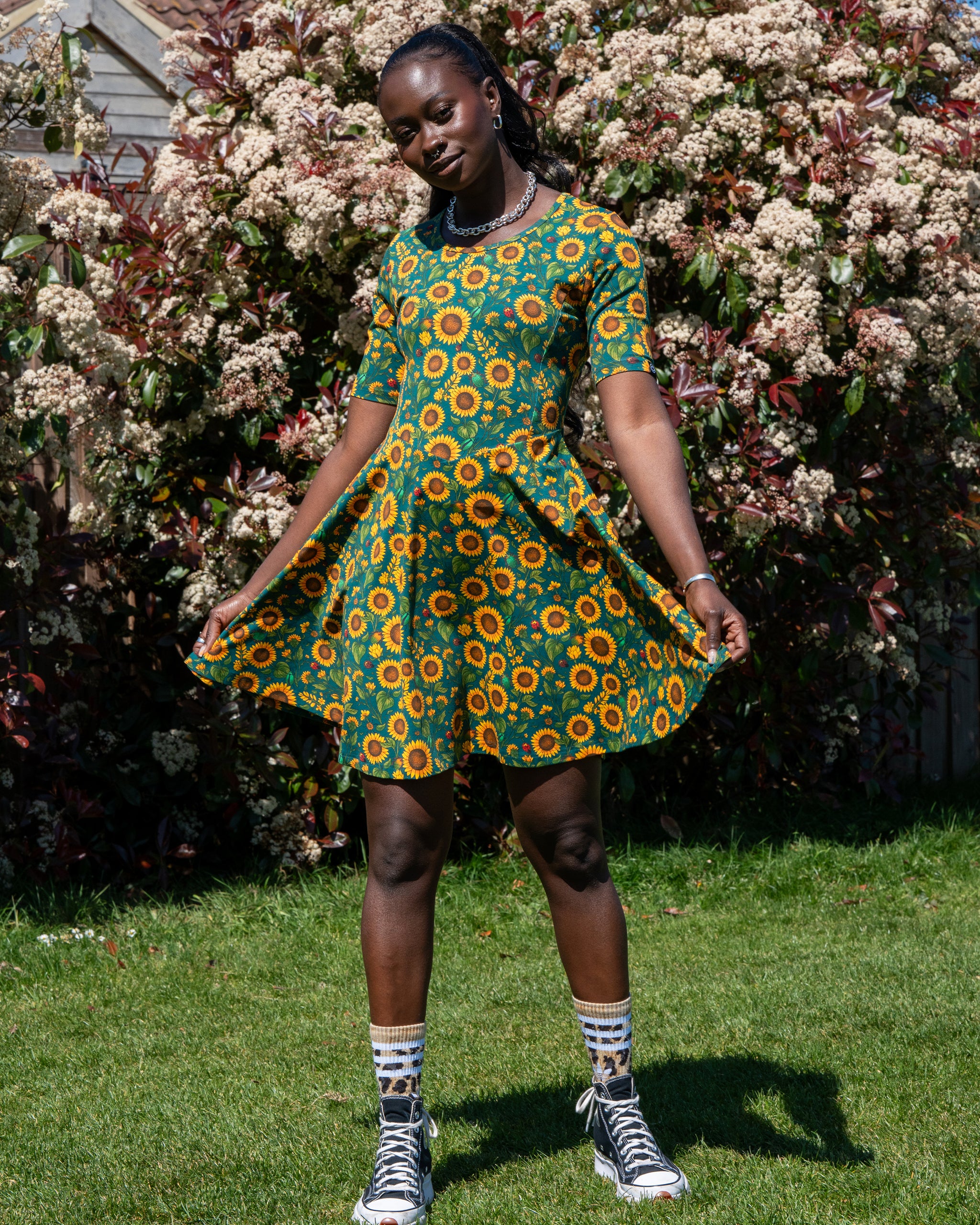 sunflower skater dress Sunflower Skater Dress Sleeveless Flare Dress Vibrant Floral Design Floral Beach Dress Sunflower Summer Skater Dress Short Dress